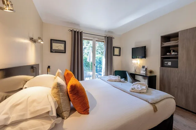 غرفة كبيرة بسرير كوين وأسرّة بطابقين بشرفة، Hotel Madeloc 7/10