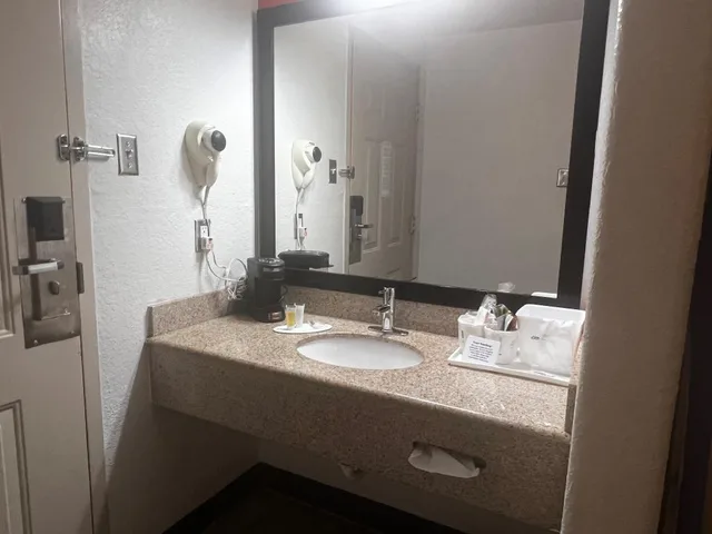 غرفة سوبيريور بسرير كينج للمدخنين، Howard Johnson By Wyndham Galveston 10/10