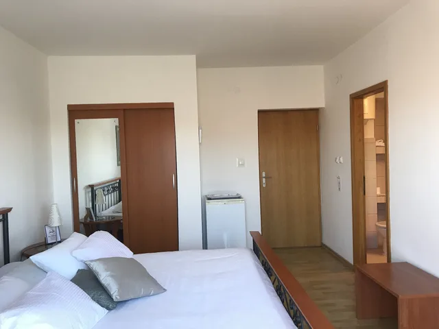 غرفة بسرير كينج بشرفة، Pink Inn 1/6