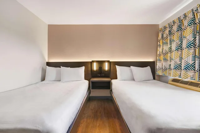 Premium, Multiple Beds، Motel6 Kirkland, WA - North Kirkland 6/9