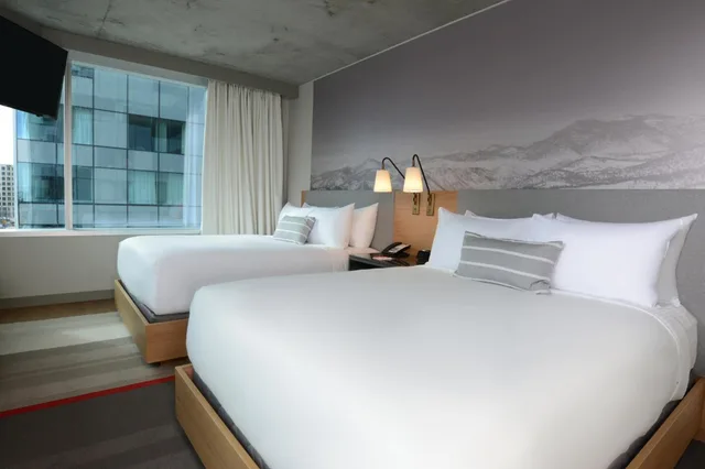 Room, Queen Bed, Urban View, Accessible، Hotel Indigo Denver Downtown - Union Station, an IHG Hotel 5/10