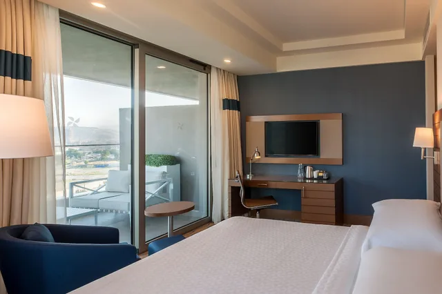 غرفة ركنية بسرير كينج بإطلالة على المدينة بشرفة، Four Points By Sheraton Izmir 3/7