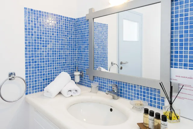 Grand, Suite, Double and Twin Beds, Caldera View, Kastro Suites 8/10