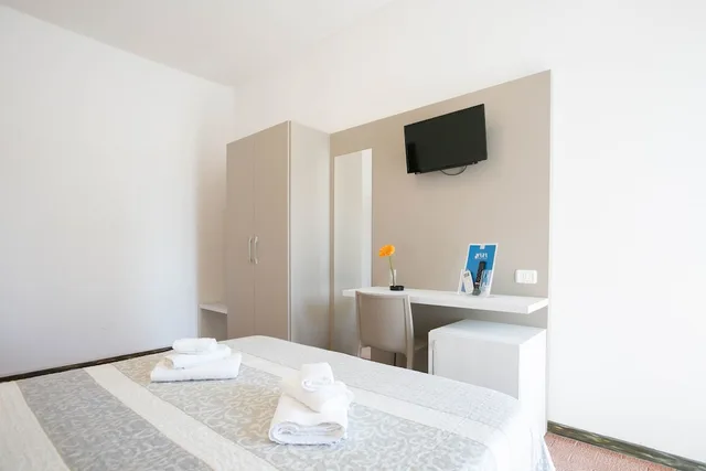 Standard, Double or Twin Bed, Hotel Mara 4/10