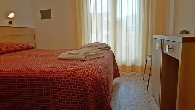 غرفة رباعية، Hotel St. Moritz 3/5