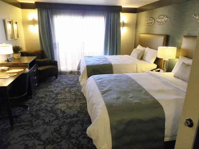 غرفة بسرير مزدوج بشرفة، Ute Mountain Casino Hotel 1/3