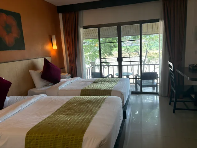 غرفة بسريرين منفصلين بإطلالة على النهر، Chiangkhong Teak Garden Riverfront Hotel 2/5