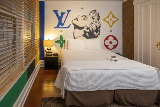 غرفة قياسية بسرير كوين، Hotel Des Arts 7/10