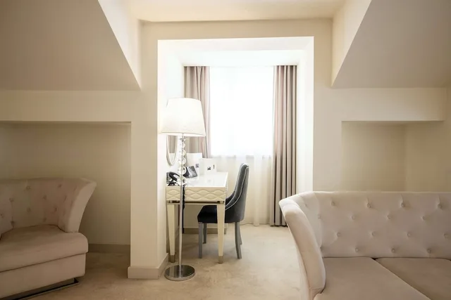 جناح بسرير كينج، Tresor Le Palais Timisoara, Curio Collection by Hilton 5/5