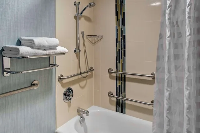 غرفة بسرير كينج لذوي الإعاقة، Hyatt Place Lakeland Center 7/7