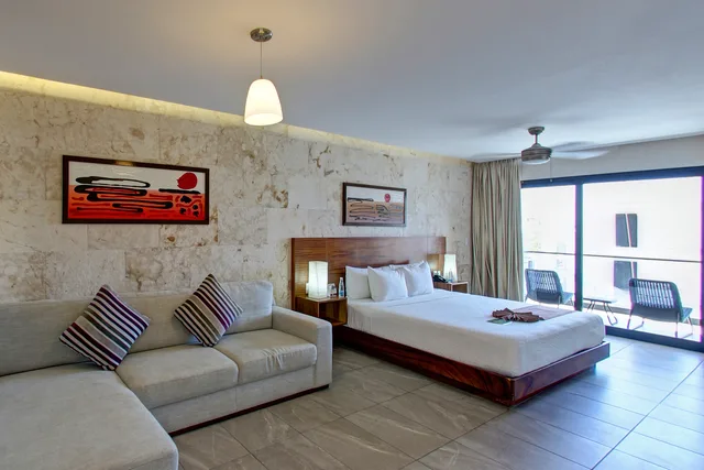 Deluxe, Suite, Balcony, Grand Fifty Suites 3/7