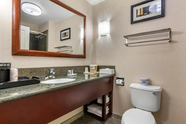 جناح جونيور، Comfort Suites Fernley 3/5