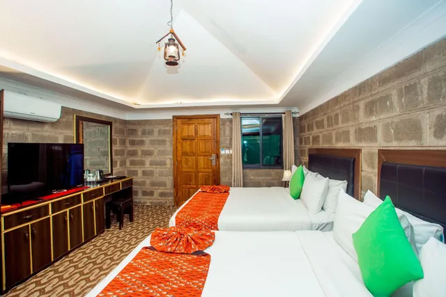 Family Suite, Balcony, Fun Retreat 3/5