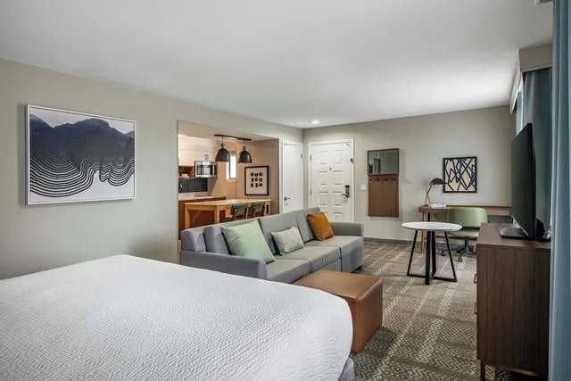 جناح استوديو بسرير كينج بإطلالة على الفناء بمطبخ، Residence Inn Oxnard River Ridge 1/4