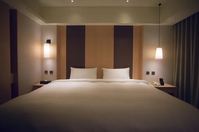 غرفة قياسية بسرير كينج، Inn By The Village 2/4