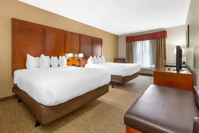 Room, 2 Queen Beds, Spark by Hilton Salem East Electric Road 2/3