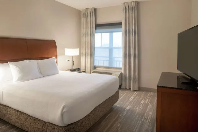 Presidential, Suite, King Bed, Hilton Garden Inn Troy 2/4