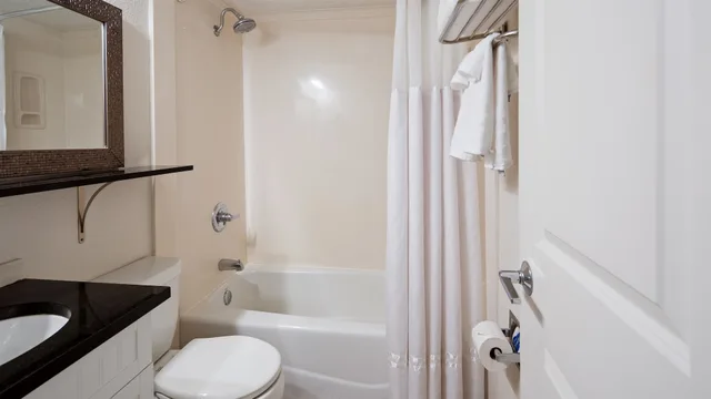 Standard, King Bed, Ocean Front، Best Western On The Beach 4/5