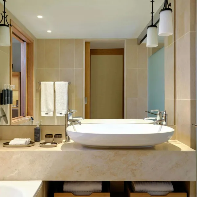 غرفة سوبيريور بسرير كينج بإطلالة على الحديقة بشرفة مع أريكة، The Westin Resort, Costa Navarino 9/10