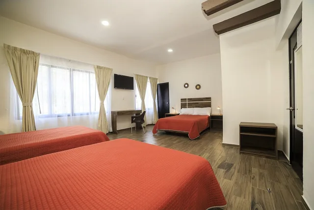Standard, 3 Beds, Capital O Hotel Boutique Las Torres 1/4