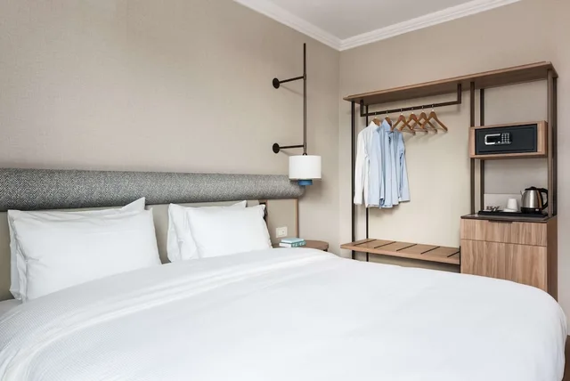 Room, King Bed, Ambasciatori Hotel Venice Mestre, Tapestry Collection by Hilton 1/7