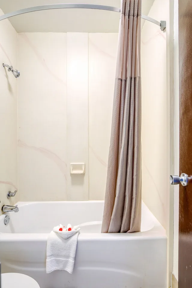غرفة قياسية بسرير كينج، Fairbridge Inn Express North Lima 5/5