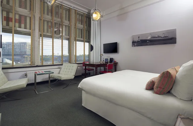 غرفة ديلوكس بسرير كوين بإطلالة على النهر، Hotel New York Rotterdam 2/4