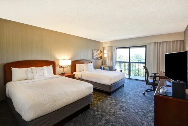غرفة قياسية بسريرين كوين، Courtyard by Marriott Springfield 2/3