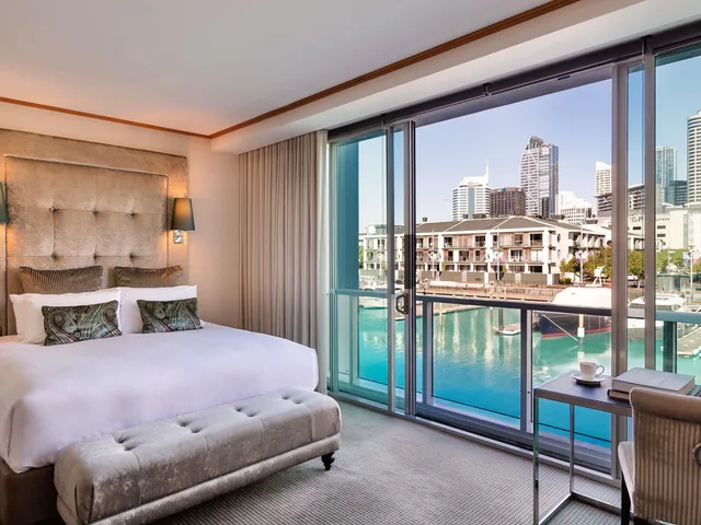 غرفة فاخرة بسرير كينج، Sofitel Auckland Viaduct Harbour 5/8