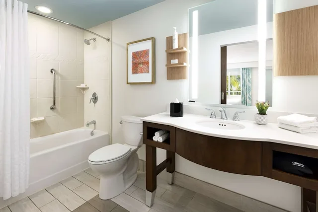 غرفة قياسية بسريرين كوين، Hilton Garden Inn Key West the Keys Collection 8/9