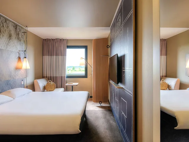 غرفة عائلية بسرير كوين مع أريكة، Ibis Pontorson Baie Du Mont-Saint-Michel 4/8