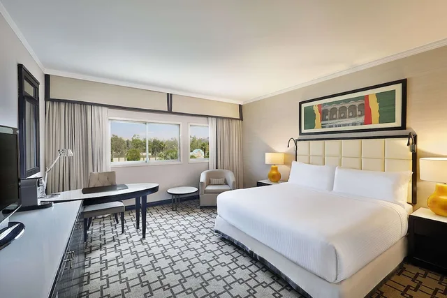 غرفة بسرير كينج بإطلالة على المسبح، Hilton Cairo Heliopolis 2/15