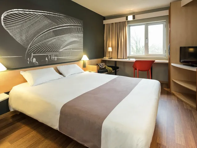 غرفة بسرير مزدوج وسرير فردي، Ibis Liege Seraing 3/5
