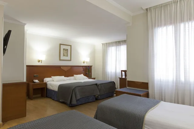 غرفة عائلية بأربعة أسرّة، Alixares Hotel 2/10