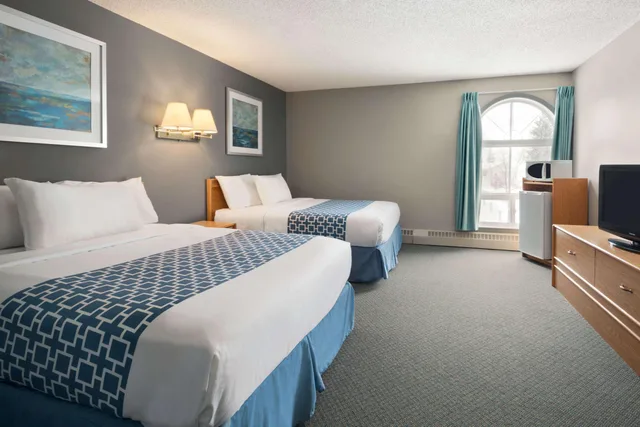 Room, 2 Queen Beds, Travelodge by Wyndham Edmonton Airport 1/2