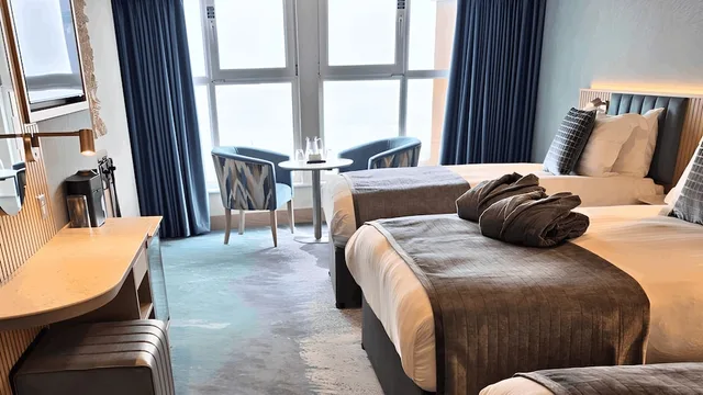 غرفة ديلوكس بسريرين منفصلين بإطلالة على البحر، Talbot Hotel Wexford 1/2