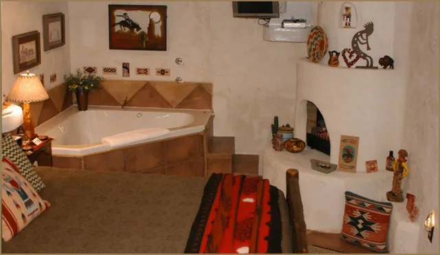 Great, West, Mountain, Queen Bed, Garden and Pool View، Annville Inn Bed and Breakfast 1/1
