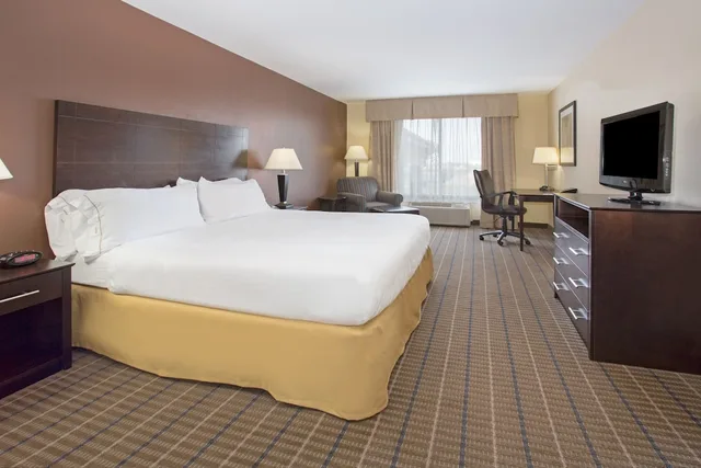 غرفة قياسية بسرير كينج، Holiday Inn Express Hotel And Suites Pauls Valley 1/4