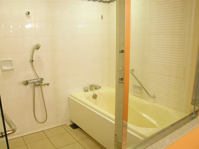 Premier, Twin Beds, Hotel Nikko Alivila Yomitan Resort Okinawa 4/5