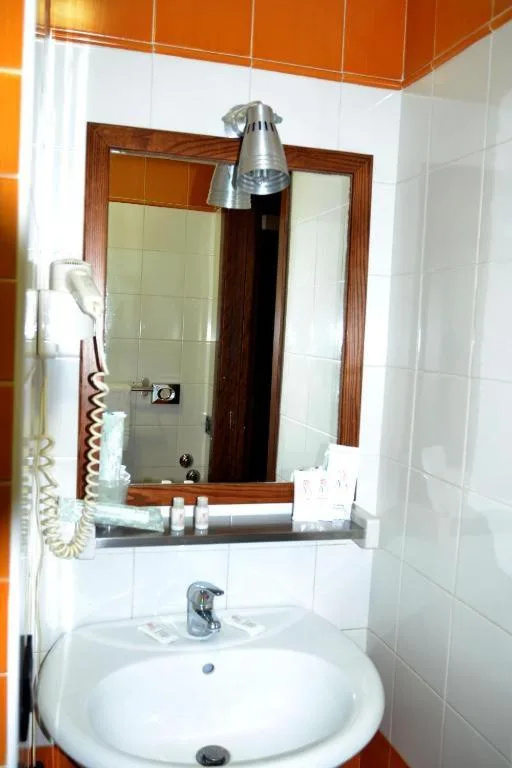 غرفة رباعية، Hotel Fly 2/2