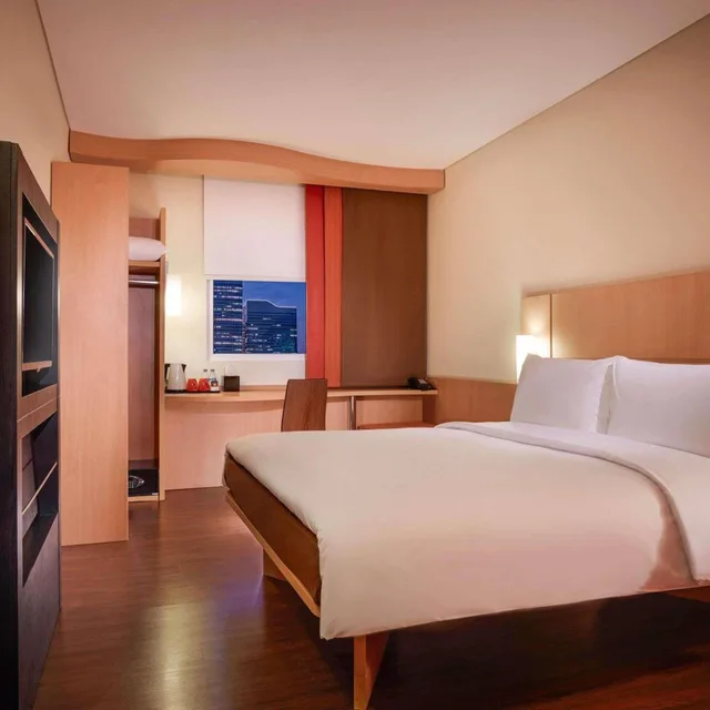Standard, City View, Ibis Surabaya City Center 3/5