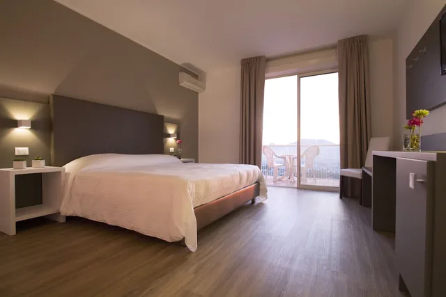 غرفة سوبيريور بسريرين منفصلين بإطلالة على المدينة بشرفة، Hotel Bel 3 7/10