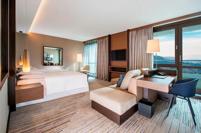 Executive Twin Room:، Sheraton Grand Tbilisi Metechi Palace 7/10