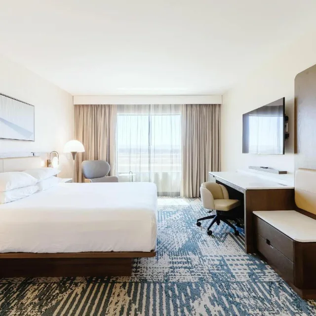 غرفة بسرير كينج يُسمح فيها بالحيوانات الأليفة، Radisson Hotel Santa Maria 1/3