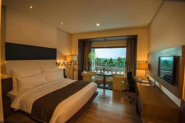 غرفة ديلوكس بسرير مزدوج وسريرين منفصلين، Narayani Heights Hotel and Resort 3/3