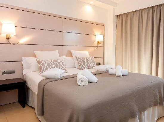 غرفة ديلوكس بسريرين منفصلين بإطلالة على المسبح، Hotel Puchet Ibiza 2/2