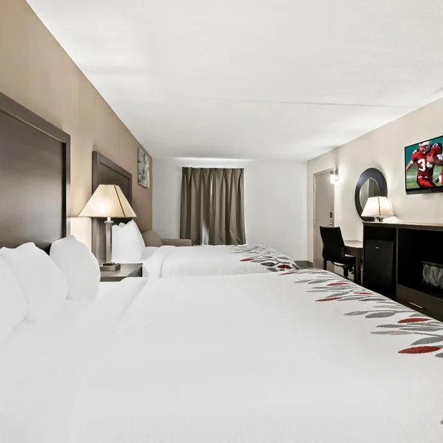 جناح بسريرين كوين مع أريكة، Red Roof Inn and Suites Duncan 3/9