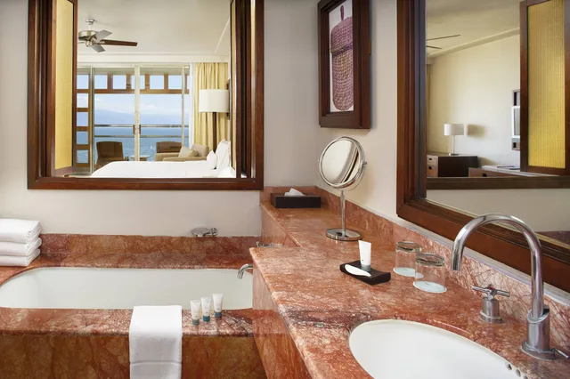 جناح بانورامي بسرير كينج بإطلالة على البحر مع أريكة، WESTIN RESORT AND SPA PUERTO VALLARTA 5/7