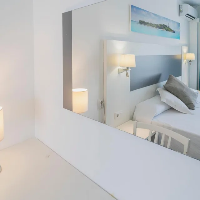 غرفة سوبيريور مفردة بإطلالة على البحر، Hotel Amic Miraflores 2/9