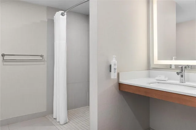 غرفة بسرير كينج لذوي الإعاقة، Hilton Garden Inn Toronto Airport 4/4